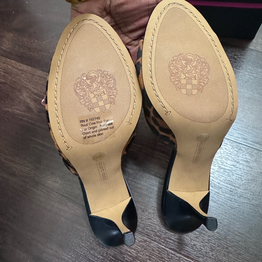 New in Box Vince Camuto Black and Brown CalfHair Leopard Mules - Picture 4 of 8
